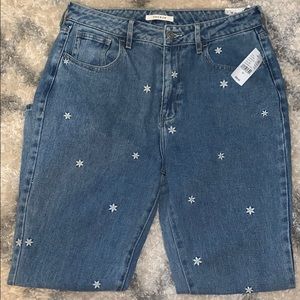 Mom jeans with daisy prints
